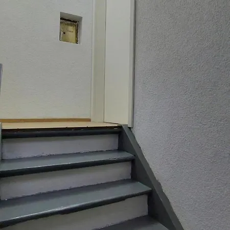Charmante Dachwohnung アパート Abstatt
